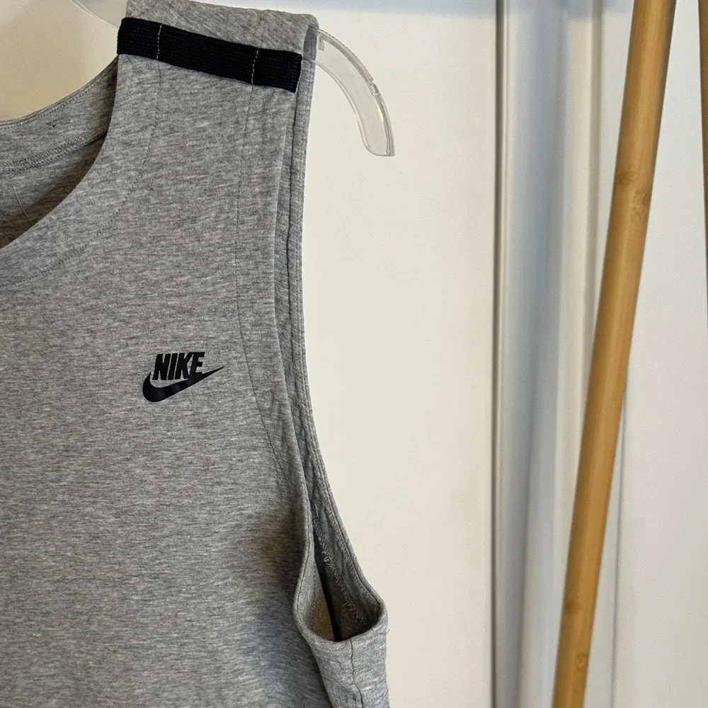 Nike Women's Heather‎ Gray Muscle Tee